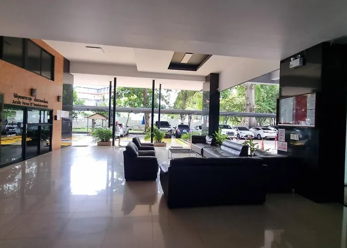 250 Metre Stroll To Walking Street - Yensabai Condotel